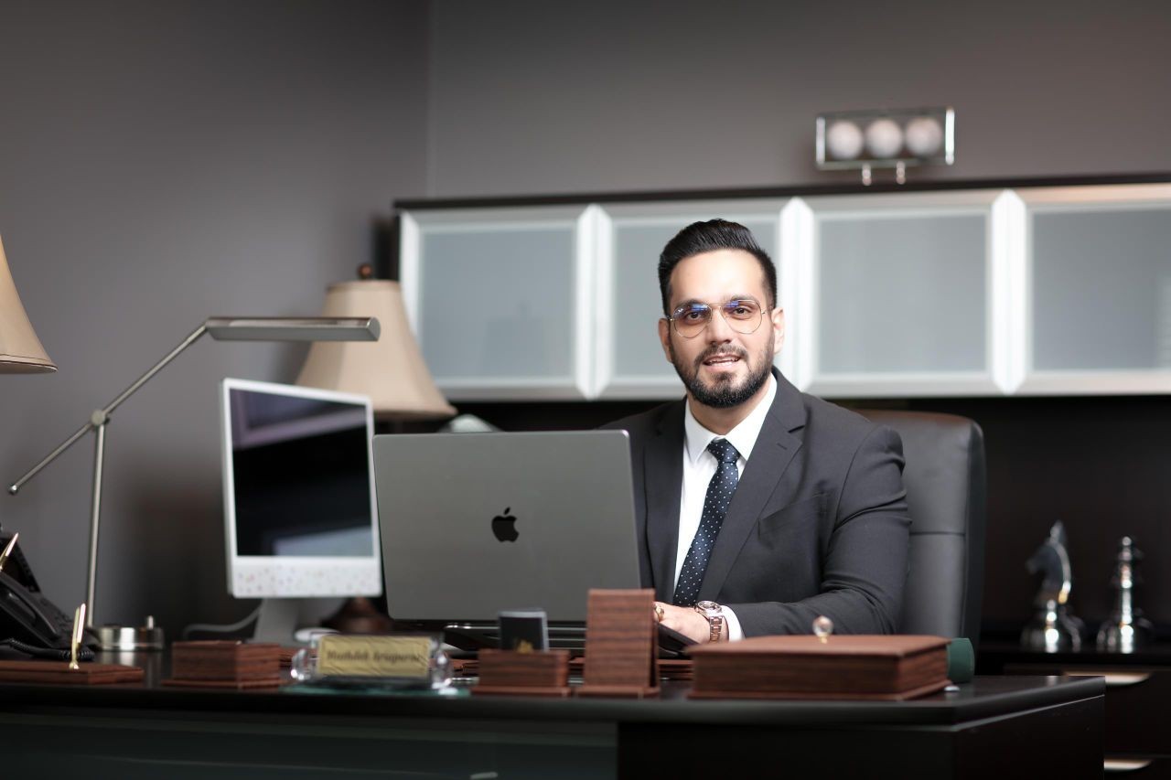احمد ایوبی پور کیست