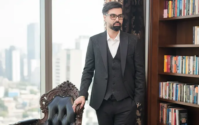 عکس میثم شکری‌ساز با استایل رسمی