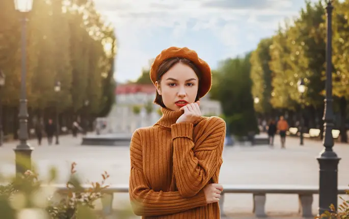 استایل کلاه برت به سمت عقب